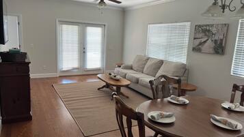 Televisor intel·ligent i llibres