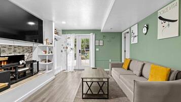 Smart TV, fireplace, table tennis