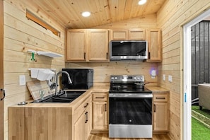 冰箱、微波炉、烤箱、炉灶