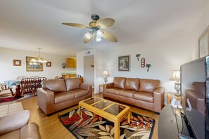 TV - Beach Access Across the Street, Shared Heated Pool (Corpus Christi)