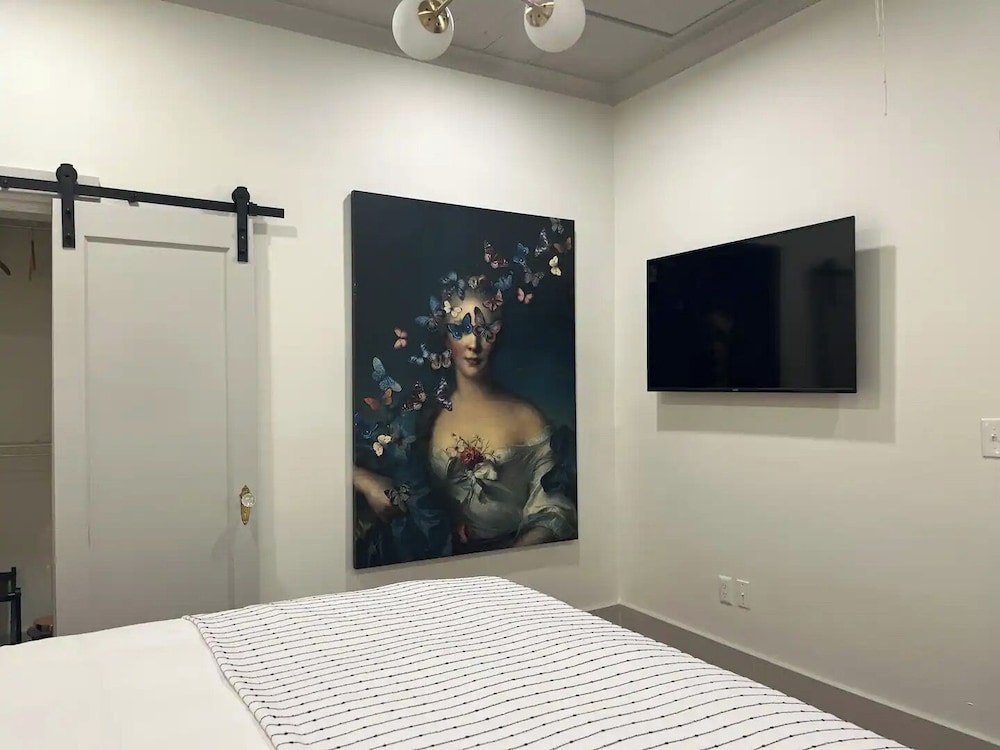 The FreeTown Roost. A Stylish 2 bedroom house in the heart of Downton