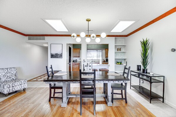 Dining - Walk to Paradise Hills Golf Course: Condo w/ Patio (Albuquerque)