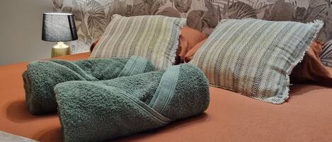 2 bedrooms, WiFi, bed sheets