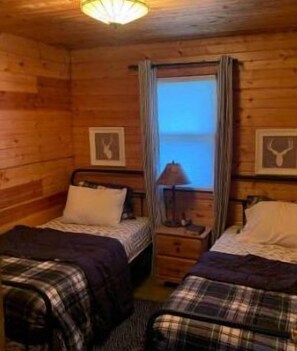 4 bedrooms, desk, iron/ironing board, free WiFi