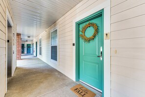 Interior - Quiet Condo w/ Patio: 3 Mi to Dtwn Branson! (Branson)