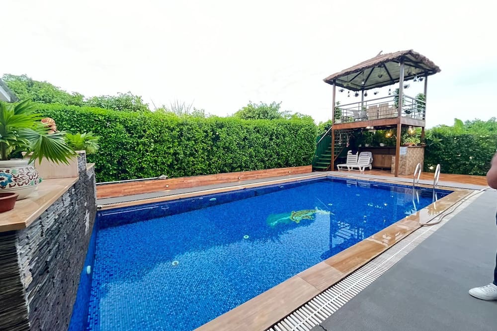 GoBravo 37 - 2Bhk Farm with Pool & Garden Sec150 Noida