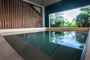 Outdoor pool, sun loungers - Oasis Yaaxlum 3BR (Tulum)