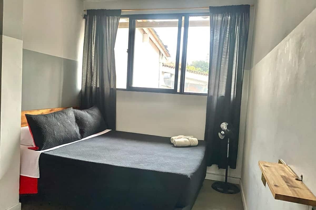 Chambre Standard, 1 lit double, salle de bains attenante