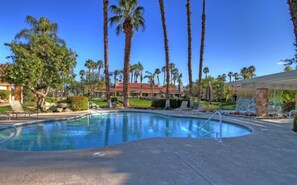 Piscine extérieure, piscine chauffée