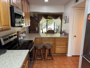 Mikrowelle, Ofen, Herdplatte, Geschirrspüler