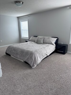 3 chambres, fer et planche à repasser, Wi-Fi gratuit, draps fournis