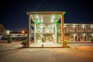 Fachada del alojamiento - Noche