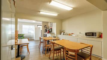 Free daily continental breakfast