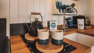 Fridge, stovetop, electric kettle, toaster