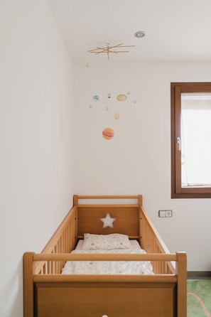 3 dormitoris, planxa i posts de planxar, wifi i roba de llit