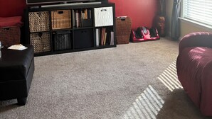 A living room with a ceiling fan, a flat-screen TV, a bookshelf, and a red couch. - 4-bedroom house in charming Union City near airport  (Union City)