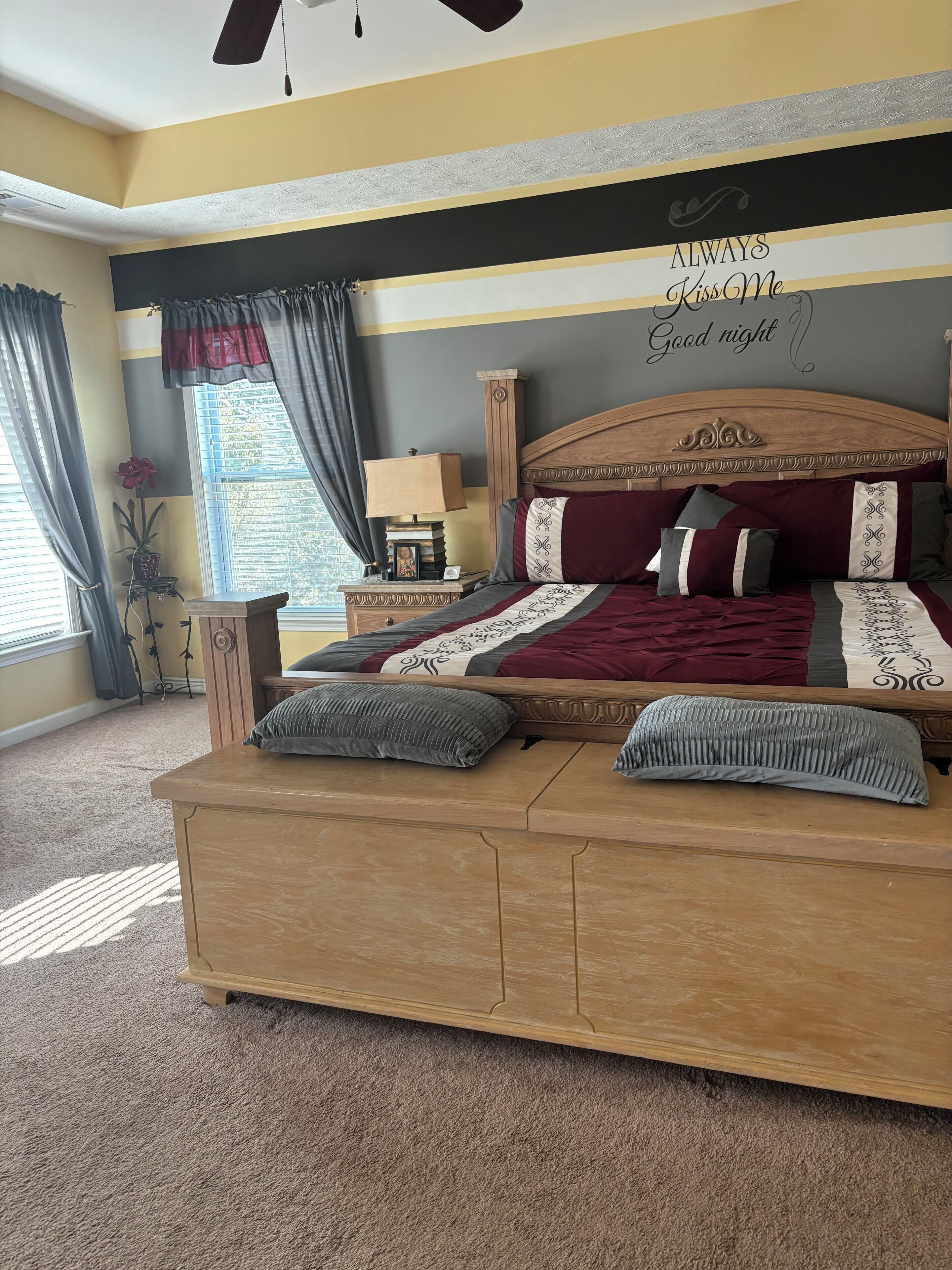 4 bedrooms, desk, Internet