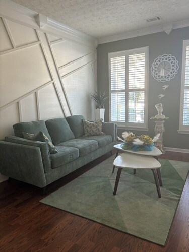 4-bedroom house in charming Union City near airport 