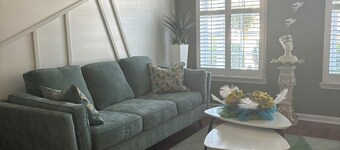 4-bedroom house in charming Union City near airport 