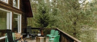 Parallel Pines, a mountain home with hot tub!