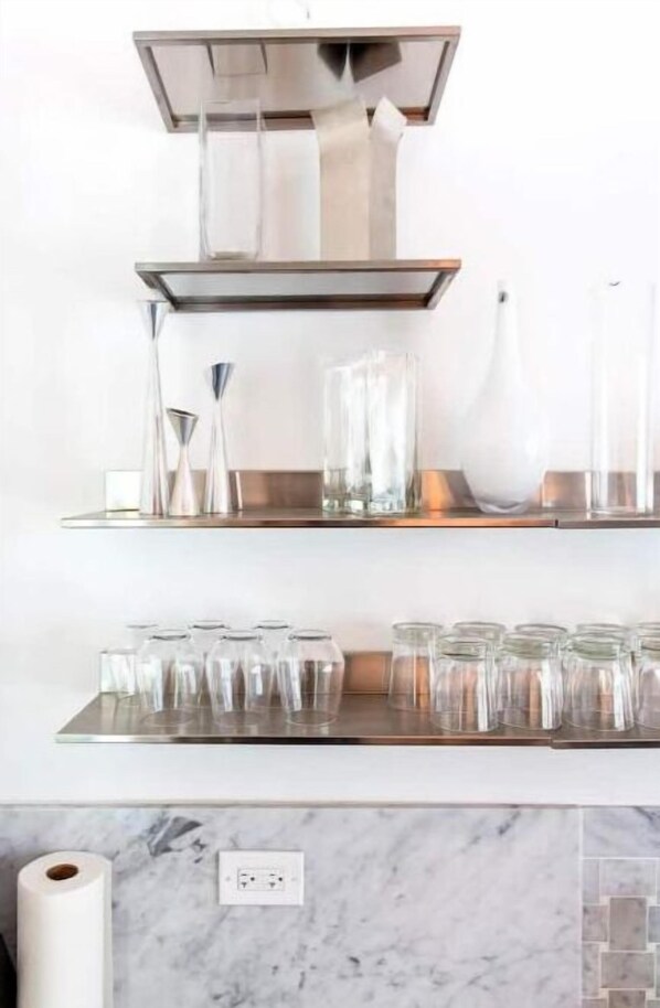 Miscellaneous - The Roscoe House near Wrigley Field (Three Oaks)