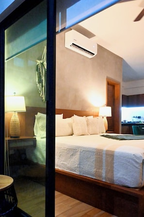 Luxe studio, 1 kingsize bed met slaapbank, keuken | Luxe beddengoed, een minibar, verduisterende gordijnen