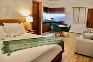 Luksusstudio, 1 kingsize-seng med sovesofa, kjøkken | Sengetøy av topp kvalitet, minibar, blendingsgardiner og lydisolert