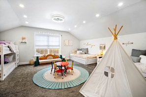 4 Schlafzimmer, Schreibtisch, Bügeleisen/Bügelbrett, kostenloses WLAN