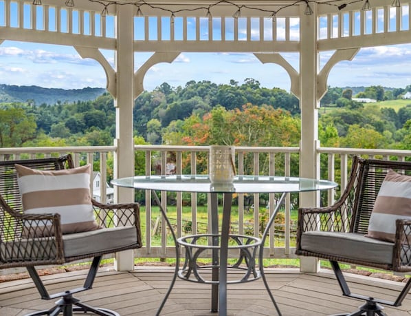 Outdoor dining - Sparta Luxury Mountain Retreat (Sparta)