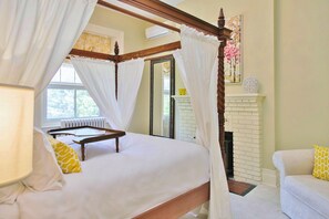 2 habitaciones, escritorio, tabla de planchar con plancha y wifi 