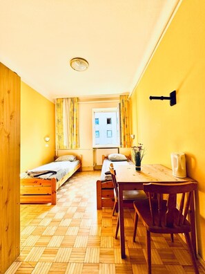 Room - Affordable Central Rooms Near U3 (Vienna)