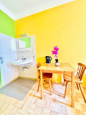 Economy Double Room | Bathroom - Affordable Central Rooms Near U3 (Vienna)