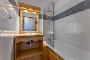 Bathroom - Resort center, 2nd floor, fitness, swimming pool, sauna, balcony, tv, ski locker, 34m², Les Orres (Les Orres)