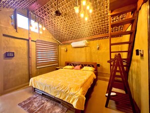 Espacio para trabajar con laptop y wifi gratis 