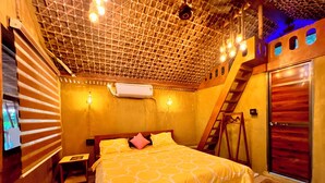 Luxury Double Room, Multiple Beds, Courtyard View | Laptop workspace, WiFi (free) - La Pahi Palace (Madhubani)