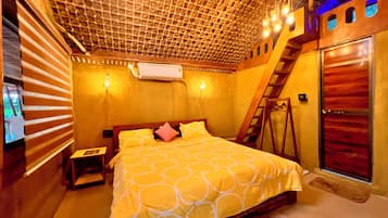 Luxury Double Room | Laptop workspace, free WiFi