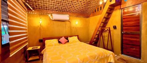 Luxury Double Room | Laptop workspace, free WiFi