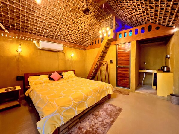 Luxury Double Room | Laptop workspace, free WiFi - La Pahi Palace (Madhubani)