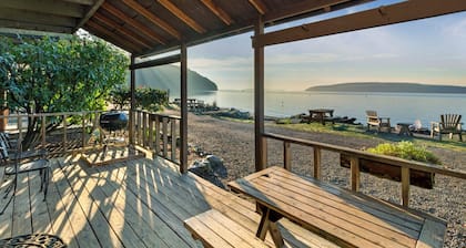 2BR Cabin on prime walk-out sand and pebble beach!