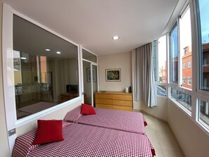 1 habitación, tabla de planchar con plancha, wifi y ropa de cama 