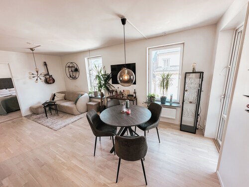 Modern, Centrally located Apartment!