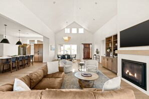 Smart-TV, Kamin, Tischtennisplatte