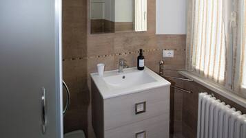 Dusch, hÄrtork, bidé och handdukar