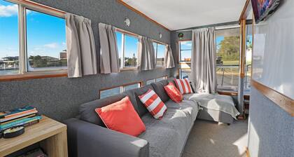 Sunshine Coast Houseboat Holidays