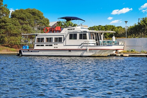 Sunshine Coast Houseboat Holidays