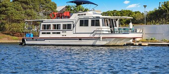 Sunshine Coast Houseboat Holidays