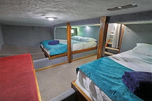 2 bedrooms, bed sheets