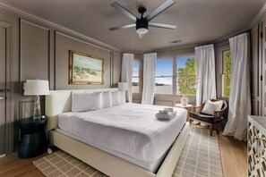 4 makuuhuonetta, työpöytä, silitysrauta/-lauta, vauvan matkasänky