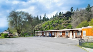 Exterior - Dew Duck Inn (Plains)