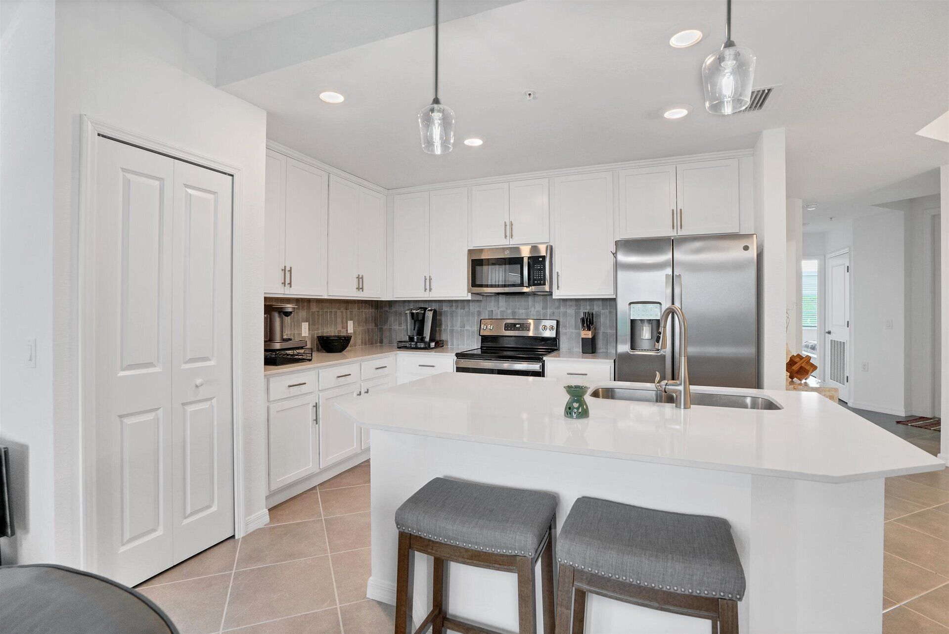 Condo, Multiple Beds, Pool Access (HLB14121-718) | Private kitchen | Coffee/tea maker, electric kettle